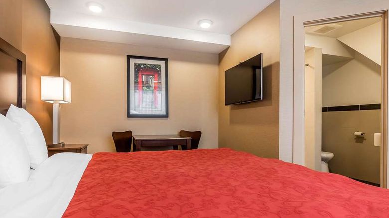 <b>Rodeway Inn Chicago-Evanston Room</b>. Images powered by <a href="https://iceportal.shijigroup.com/" title="IcePortal" target="_blank">IcePortal</a>.