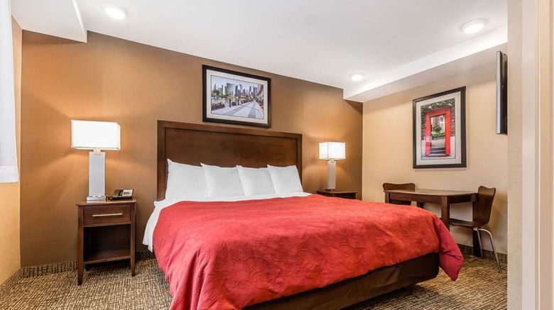 <b>Rodeway Inn Chicago-Evanston Room</b>. Images powered by <a href="https://iceportal.shijigroup.com/" title="IcePortal" target="_blank">IcePortal</a>.