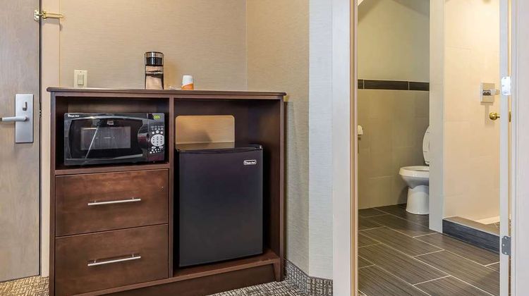 Rodeway Inn Chicago-Evanston Room