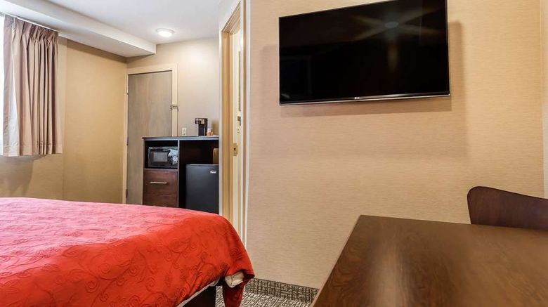 <b>Rodeway Inn Chicago-Evanston Room</b>. Images powered by <a href="https://iceportal.shijigroup.com/" title="IcePortal" target="_blank">IcePortal</a>.