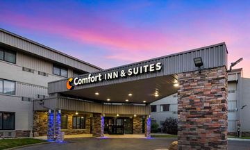 Comfort Inn & Suites North at Pyramids
