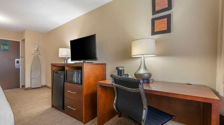 Comfort Inn & Suites North at Pyramids Room