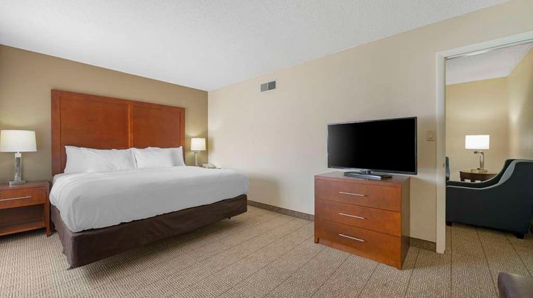Comfort Inn & Suites North at Pyramids Suite