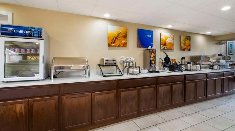 Comfort Inn & Suites North at Pyramids Restaurant