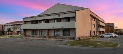 Comfort Inn & Suites North at Pyramids Exterior