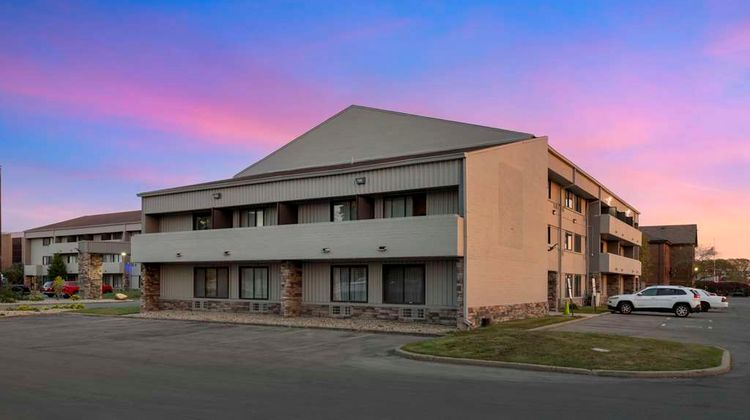 Comfort Inn & Suites North at Pyramids Exterior