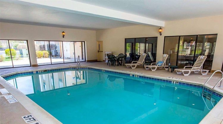 Comfort Suites Pool