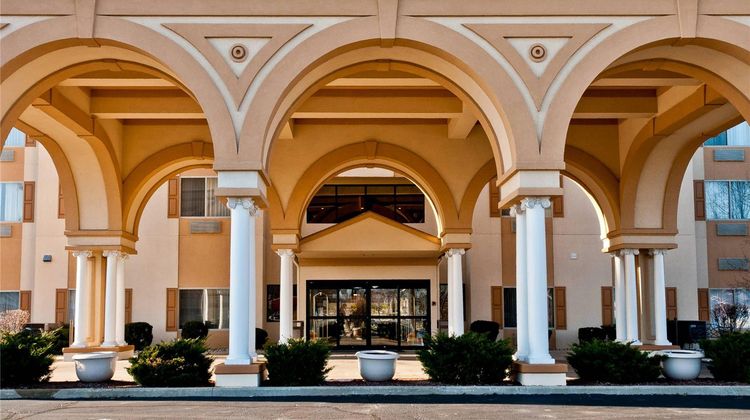 Comfort Suites Exterior