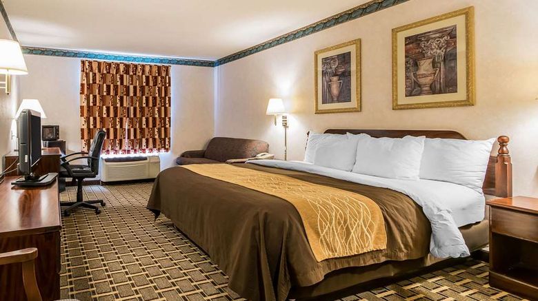 <b>Quality Inn & Suites Evansville Room</b>. Images powered by <a href="https://iceportal.shijigroup.com/" title="IcePortal" target="_blank">IcePortal</a>.