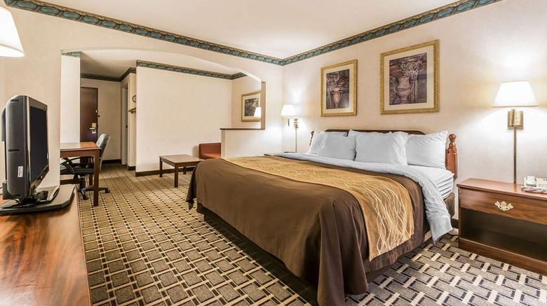 <b>Quality Inn & Suites Evansville Suite</b>. Images powered by <a href="https://iceportal.shijigroup.com/" title="IcePortal" target="_blank">IcePortal</a>.