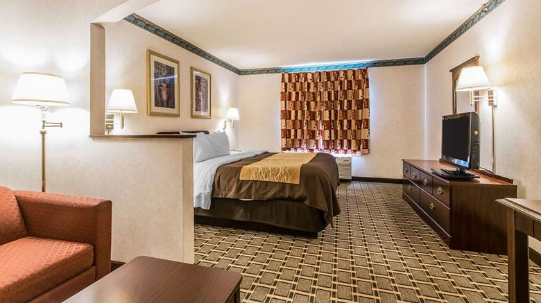 <b>Quality Inn & Suites Evansville Suite</b>. Images powered by <a href="https://iceportal.shijigroup.com/" title="IcePortal" target="_blank">IcePortal</a>.