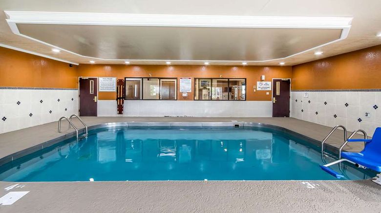 <b>Quality Inn & Suites Evansville Pool</b>. Images powered by <a href="https://iceportal.shijigroup.com/" title="IcePortal" target="_blank">IcePortal</a>.