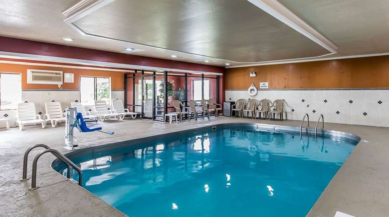 <b>Quality Inn & Suites Evansville Pool</b>. Images powered by <a href="https://iceportal.shijigroup.com/" title="IcePortal" target="_blank">IcePortal</a>.