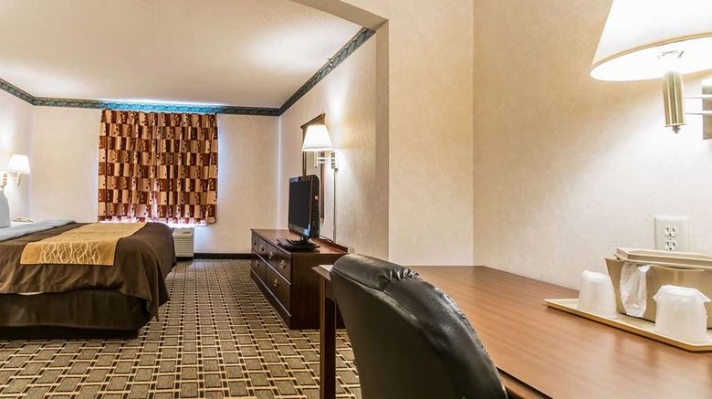 <b>Quality Inn & Suites Evansville Suite</b>. Images powered by <a href="https://iceportal.shijigroup.com/" title="IcePortal" target="_blank">IcePortal</a>.