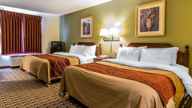 <b>Quality Inn & Suites Evansville Suite</b>. Images powered by <a href="https://iceportal.shijigroup.com/" title="IcePortal" target="_blank">IcePortal</a>.