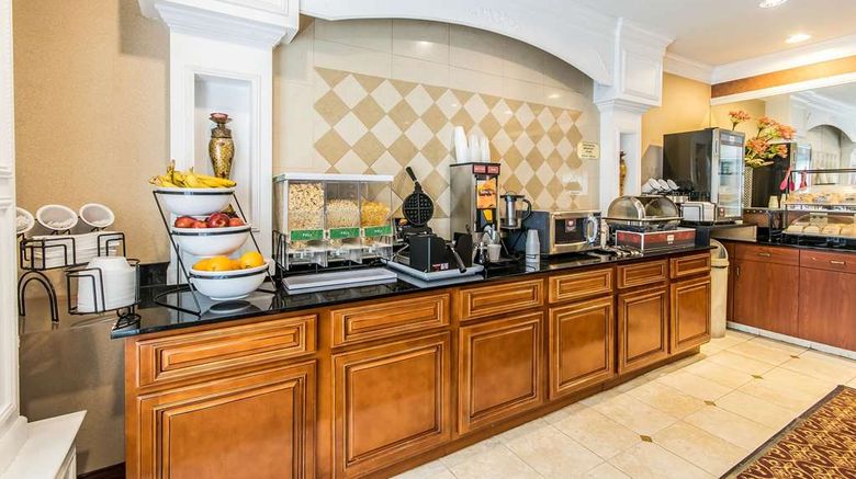 <b>Quality Inn & Suites Evansville Restaurant</b>. Images powered by <a href="https://iceportal.shijigroup.com/" title="IcePortal" target="_blank">IcePortal</a>.