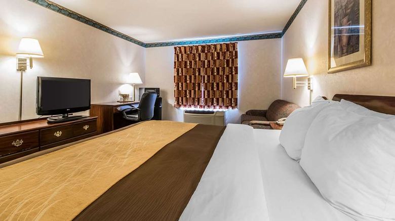 <b>Quality Inn & Suites Evansville Room</b>. Images powered by <a href="https://iceportal.shijigroup.com/" title="IcePortal" target="_blank">IcePortal</a>.