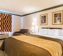 Quality Inn & Suites Evansville Room