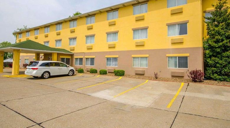 <b>Quality Inn Evansville Eastland Area Exterior</b>. Images powered by <a href="https://iceportal.shijigroup.com/" title="IcePortal" target="_blank">IcePortal</a>.