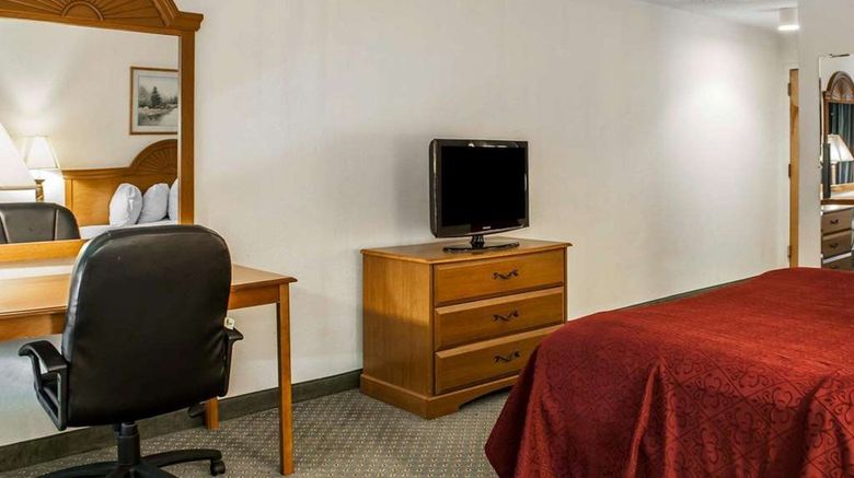 <b>Quality Inn Room</b>. Images powered by <a href="https://iceportal.shijigroup.com/" title="IcePortal" target="_blank">IcePortal</a>.