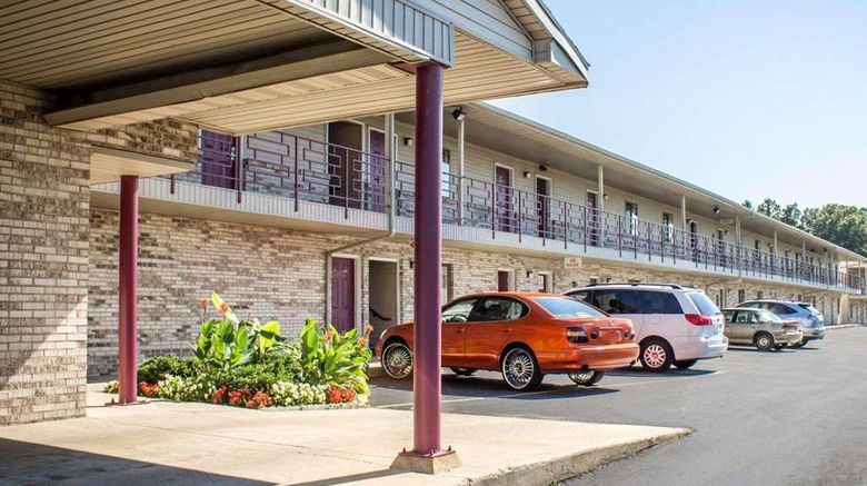 <b>Econo Lodge Elkhart North Exterior</b>. Images powered by <a href="https://iceportal.shijigroup.com/" title="IcePortal" target="_blank">IcePortal</a>.