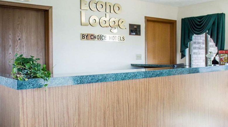 <b>Econo Lodge Elkhart North Lobby</b>. Images powered by <a href="https://iceportal.shijigroup.com/" title="IcePortal" target="_blank">IcePortal</a>.