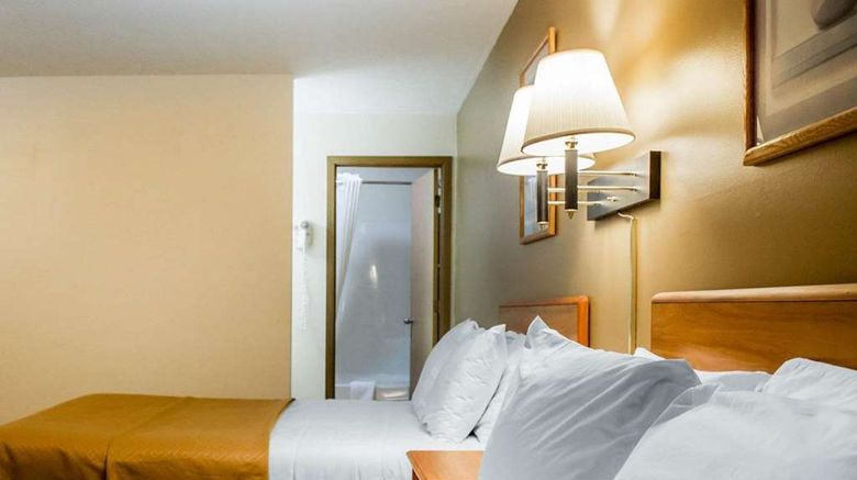<b>Econo Lodge Elkhart North Room</b>. Images powered by <a href="https://iceportal.shijigroup.com/" title="IcePortal" target="_blank">IcePortal</a>.