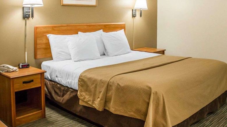 <b>Econo Lodge Elkhart North Room</b>. Images powered by <a href="https://iceportal.shijigroup.com/" title="IcePortal" target="_blank">IcePortal</a>.