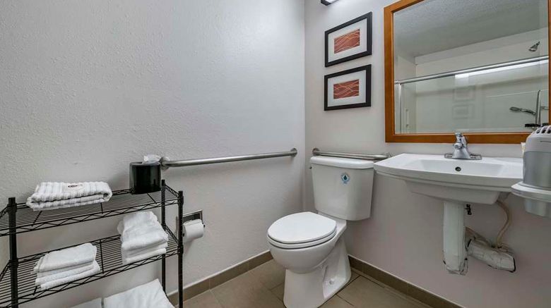 <b>Comfort Inn Room</b>. Images powered by <a href="https://iceportal.shijigroup.com/" title="IcePortal" target="_blank">IcePortal</a>.