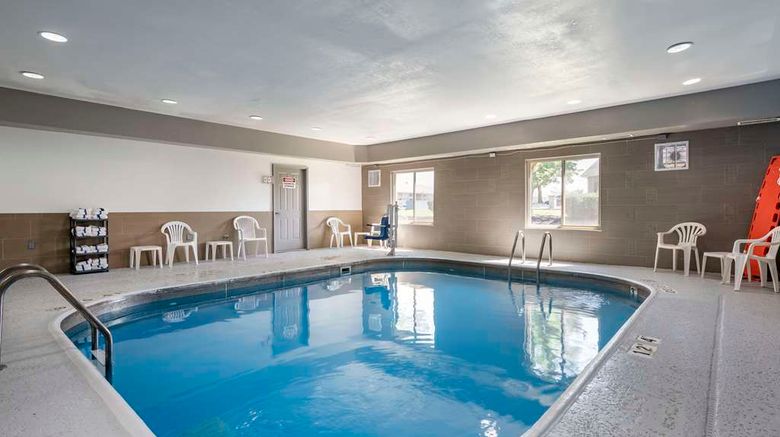 <b>Comfort Inn Pool</b>. Images powered by <a href="https://iceportal.shijigroup.com/" title="IcePortal" target="_blank">IcePortal</a>.