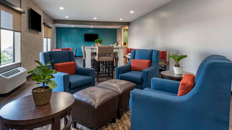 <b>Comfort Inn Lobby</b>. Images powered by <a href="https://iceportal.shijigroup.com/" title="IcePortal" target="_blank">IcePortal</a>.