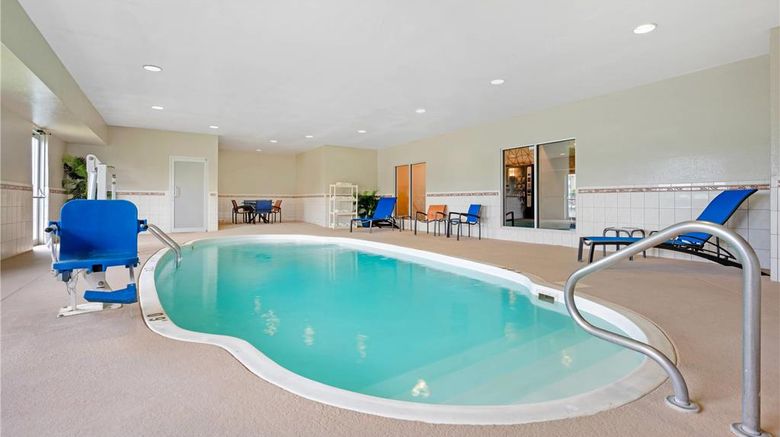 <b>Comfort Inn Pool</b>. Images powered by <a href="https://iceportal.shijigroup.com/" title="IcePortal" target="_blank">IcePortal</a>.