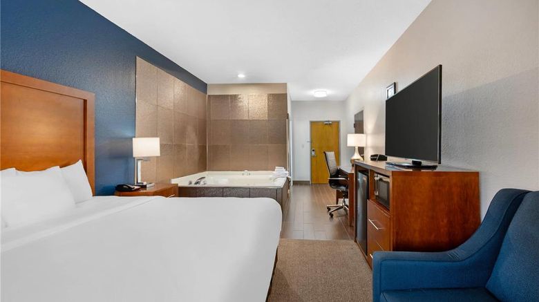 <b>Comfort Inn Suite</b>. Images powered by <a href="https://iceportal.shijigroup.com/" title="IcePortal" target="_blank">IcePortal</a>.