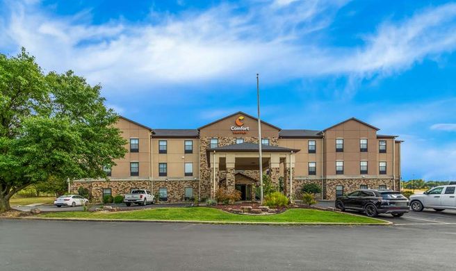 Comfort Suites Vincennes Exterior