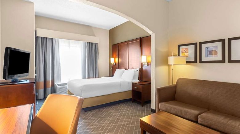 <b>Comfort Suites Vincennes Room</b>. Images powered by <a href="https://iceportal.shijigroup.com/" title="IcePortal" target="_blank">IcePortal</a>.