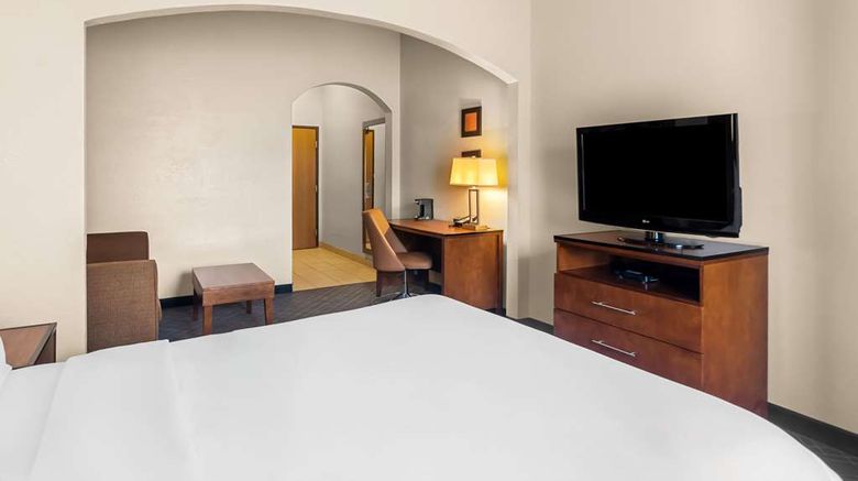 <b>Comfort Suites Vincennes Room</b>. Images powered by <a href="https://iceportal.shijigroup.com/" title="IcePortal" target="_blank">IcePortal</a>.