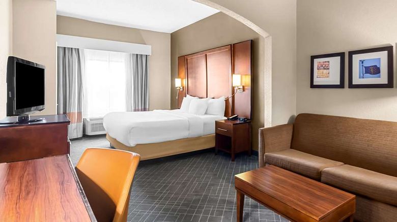 <b>Comfort Suites Vincennes Room</b>. Images powered by <a href="https://iceportal.shijigroup.com/" title="IcePortal" target="_blank">IcePortal</a>.