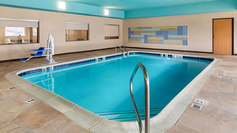 <b>Comfort Suites Vincennes Pool</b>. Images powered by <a href="https://iceportal.shijigroup.com/" title="IcePortal" target="_blank">IcePortal</a>.