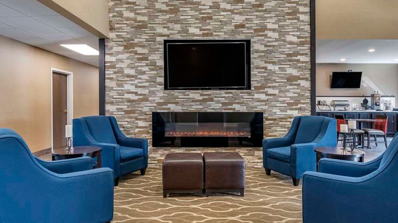 <b>Comfort Inn Crawfordsville Lobby</b>. Images powered by <a href="https://iceportal.shijigroup.com/" title="IcePortal" target="_blank">IcePortal</a>.