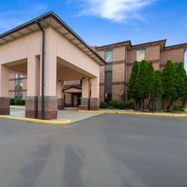 Quality Inn & Suites, Sellersburg
