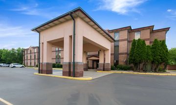 Quality Inn & Suites, Sellersburg