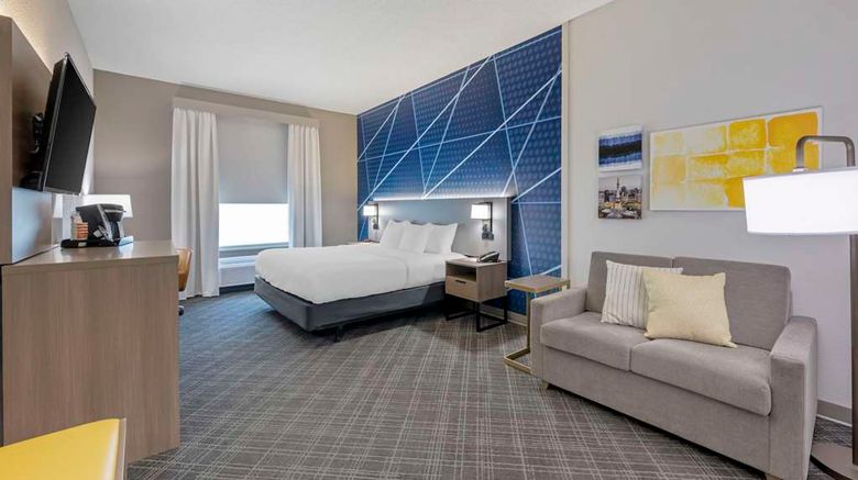 <b>Comfort Suites Suite</b>. Images powered by <a href="https://iceportal.shijigroup.com/" title="IcePortal" target="_blank">IcePortal</a>.