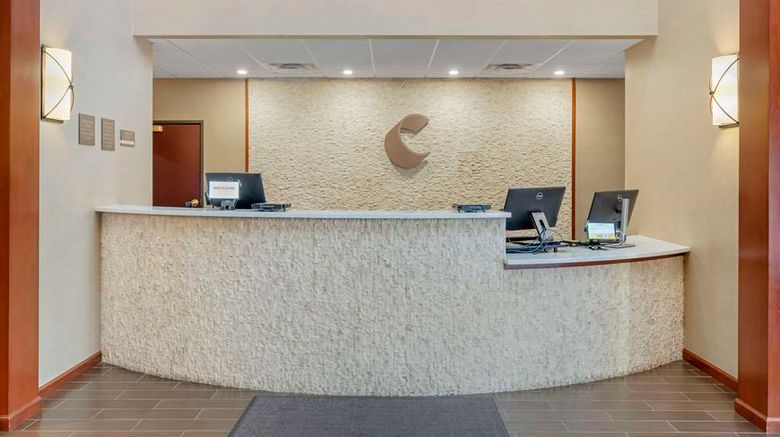<b>Comfort Suites Lobby</b>. Images powered by <a href="https://iceportal.shijigroup.com/" title="IcePortal" target="_blank">IcePortal</a>.