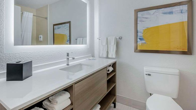 <b>Comfort Suites Room</b>. Images powered by <a href="https://iceportal.shijigroup.com/" title="IcePortal" target="_blank">IcePortal</a>.