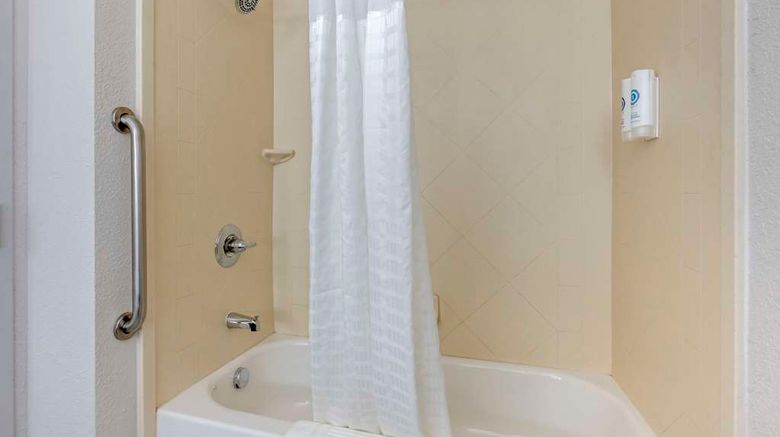 <b>Comfort Suites Room</b>. Images powered by <a href="https://iceportal.shijigroup.com/" title="IcePortal" target="_blank">IcePortal</a>.