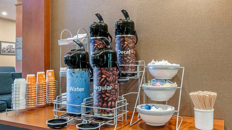 <b>Comfort Suites Restaurant</b>. Images powered by <a href="https://iceportal.shijigroup.com/" title="IcePortal" target="_blank">IcePortal</a>.