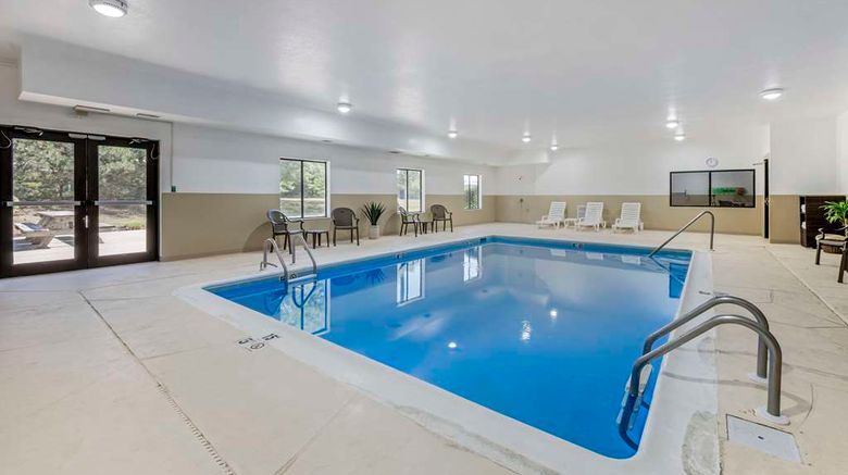 <b>Comfort Suites Pool</b>. Images powered by <a href="https://iceportal.shijigroup.com/" title="IcePortal" target="_blank">IcePortal</a>.