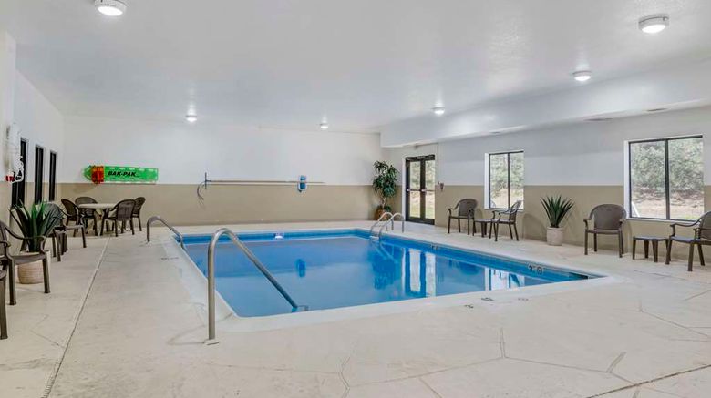<b>Comfort Suites Pool</b>. Images powered by <a href="https://iceportal.shijigroup.com/" title="IcePortal" target="_blank">IcePortal</a>.