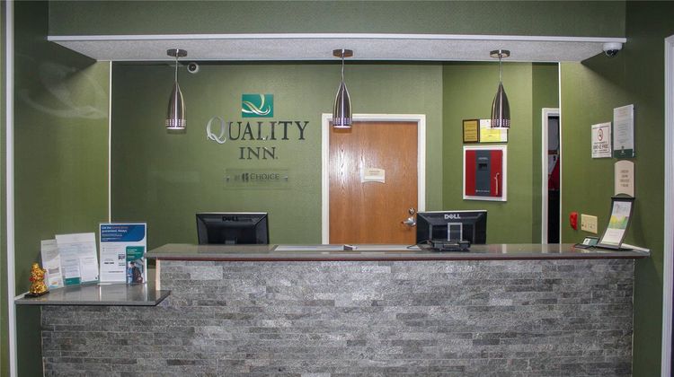 Quality Inn North Vernon Lobby