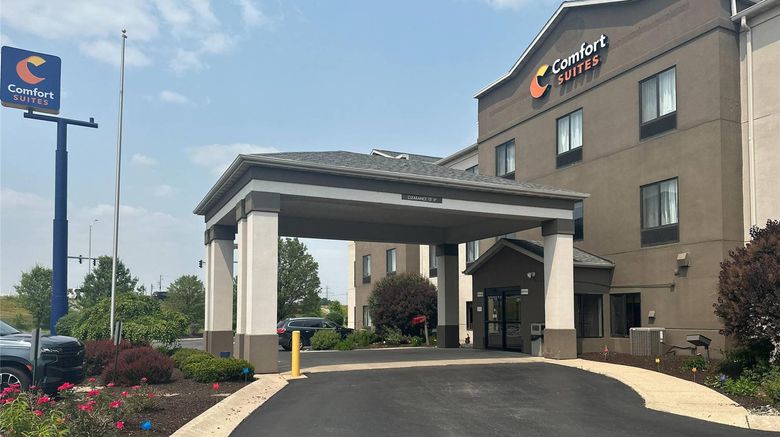 <b>Comfort Suites Fort Wayne Exterior</b>. Images powered by <a href="https://iceportal.shijigroup.com/" title="IcePortal" target="_blank">IcePortal</a>.